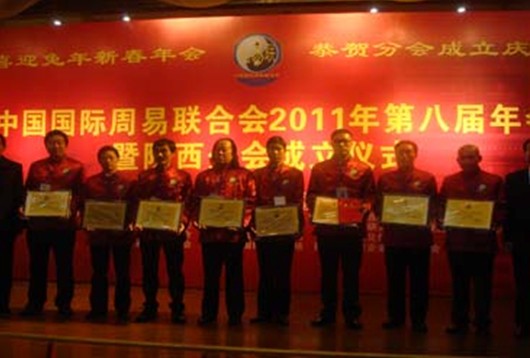 ����Խ�᳤Ӧ����ϯ�������ڰ˽���Ტ����Ҫ