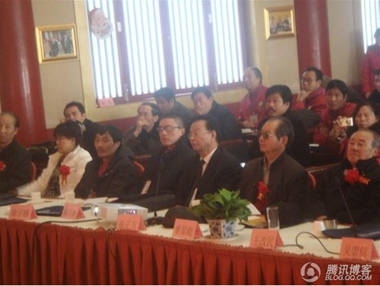 ����Խ�᳤Ӧ����ϯ�������ڰ˽���Ტ����Ҫ